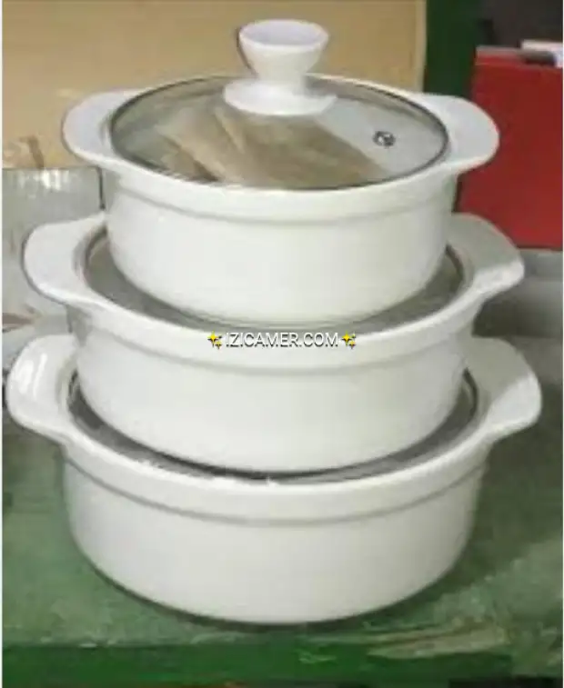 Assiette en porcelaine blanche