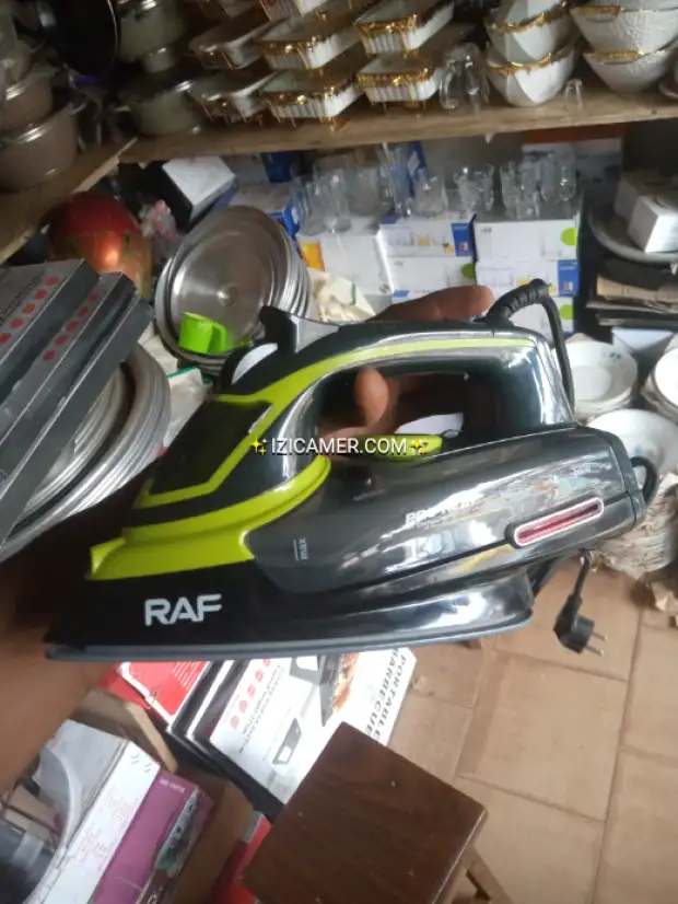 Fer à repasser RAF
