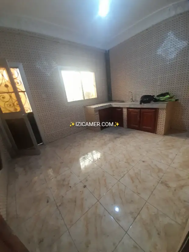 Vaste appartement à louer à kotto village 2dch 2ch 2balcon à 1500f du goudron | IZICAMER