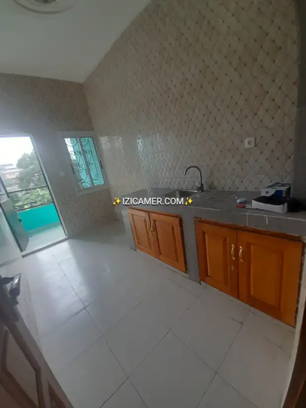 Vaste appartement haute standing a louer a yassa 2ch 2dche parking | IZICAMER