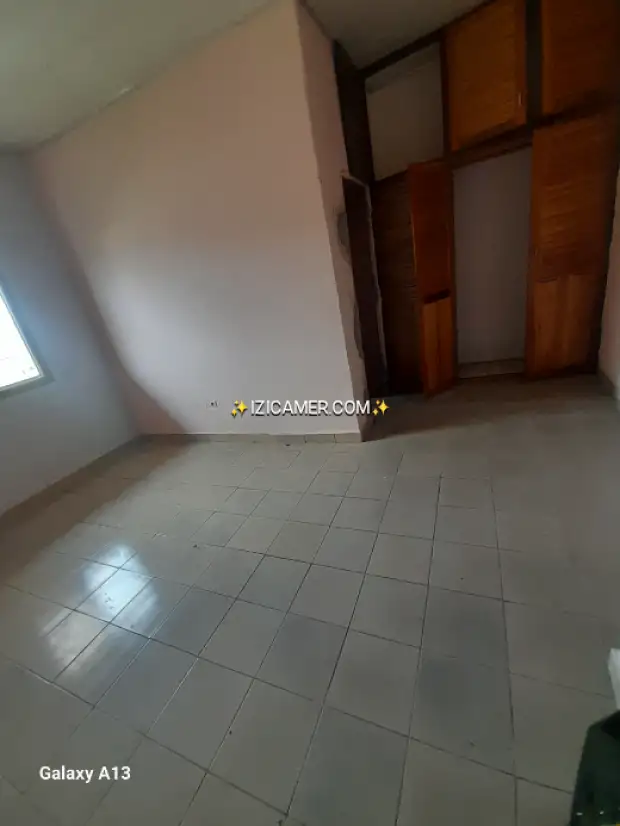 Jolie et géant appartement avec standing à louer à ndogbong | IZICAMER
