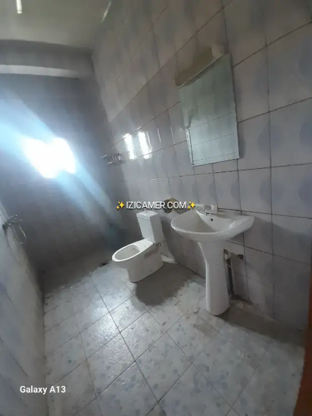Jolie et géant appartement avec standing à louer à ndogbong | IZICAMER