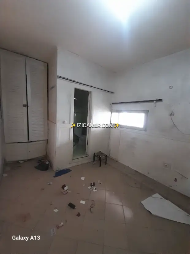 Bureau à louer à akwa avec douche placard | IZICAMER