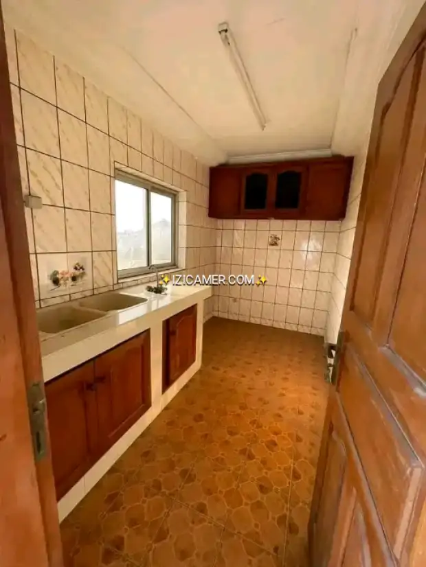 Vaste appartement haute standing a louer des environs de mboppi  ngodi akwa akwa | IZICAMER