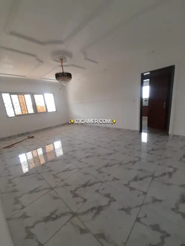 Magnifique appartement de 3chambres 3douches a louer à bali en bordure de route | IZICAMER