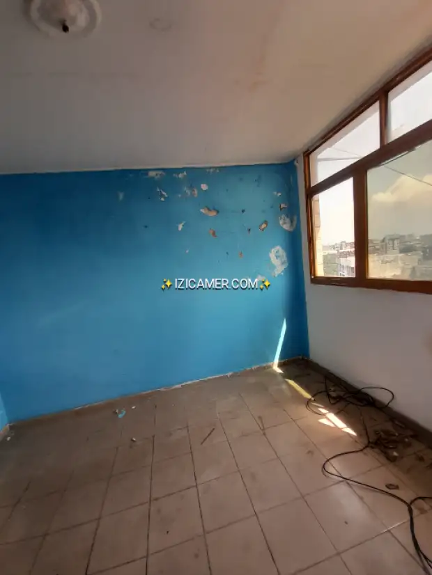 Studio moderne a louer à akwa 4pieces à usage bureau ou habitation | IZICAMER