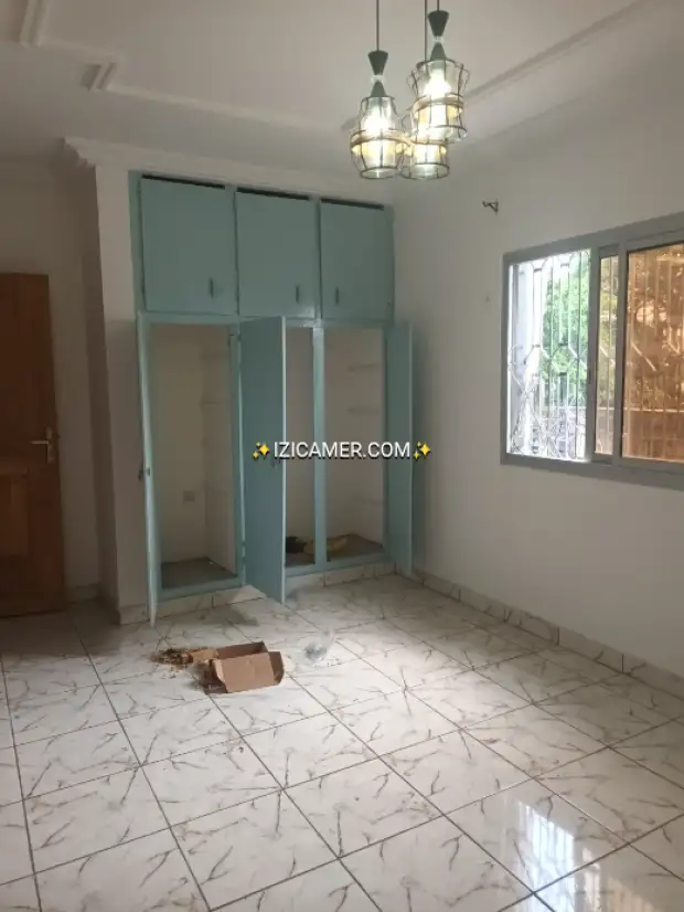 Magnifique appartement de 3chambres 3douches a louer à Bali en bordure de route | IZICAMER