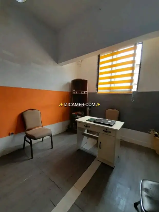 Bureau à louer à akwa bien situé