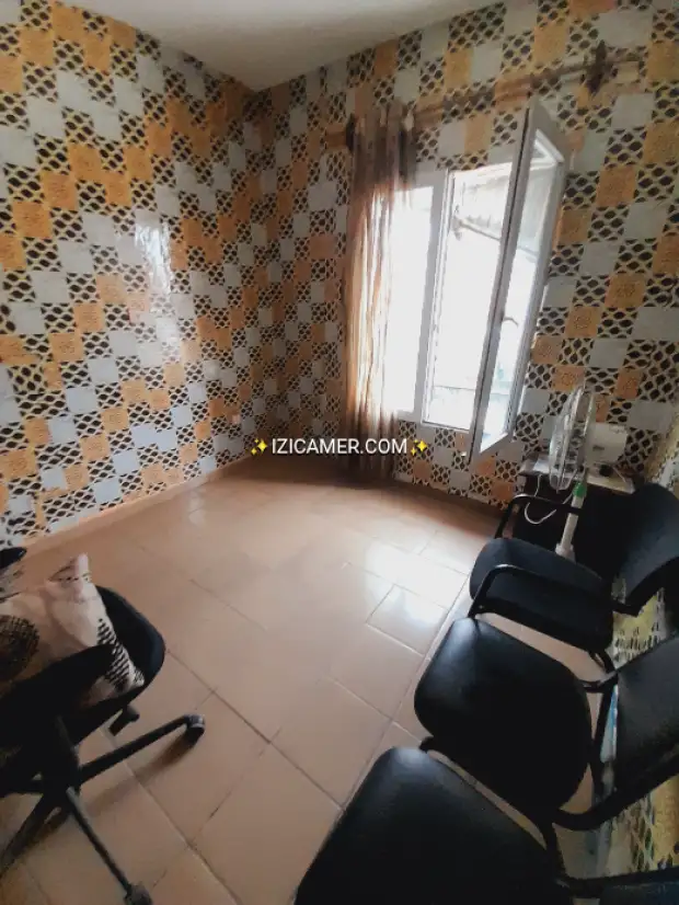 Bureau à louer à akwa bien situé
