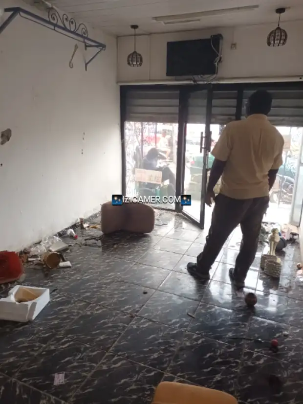 Local commercial bien situé à deido emplacement irréprochable | IZICAMER