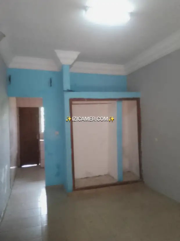 Vaste chambre staffé balcon personnel a louer a Ndogbong