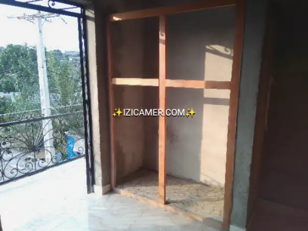 Vaste studio neuf balcon personnel a louer a un taxi de la ville  CCC/Chinamall | IZICAMER