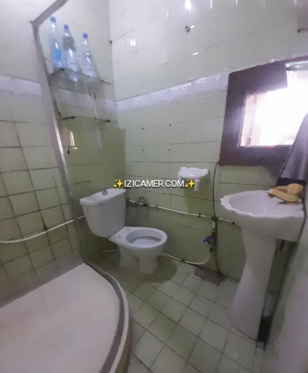 Chambre à louer pour bureau ou pour habitation située à Akwa collège de la salle 50000/mois Tel | IZICAMER