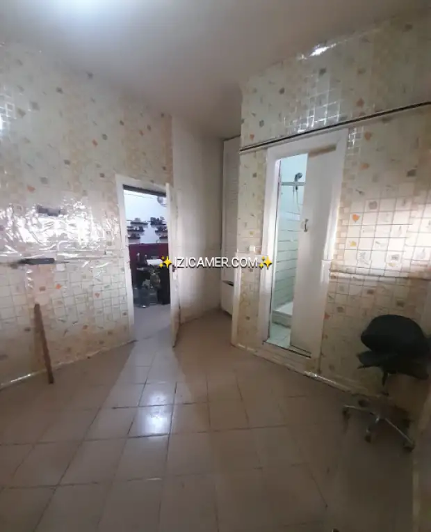 Chambre à louer pour bureau ou pour habitation située à Akwa collège de la salle 50000/mois Tel | IZICAMER