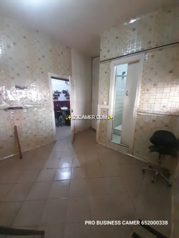 Bureau à louer a Akwa 50000/mois