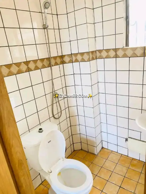 Bonamoussadi Chambre moderne bon standing à louer: Grande Chambre, cuisine avec plan de travail et | IZICAMER