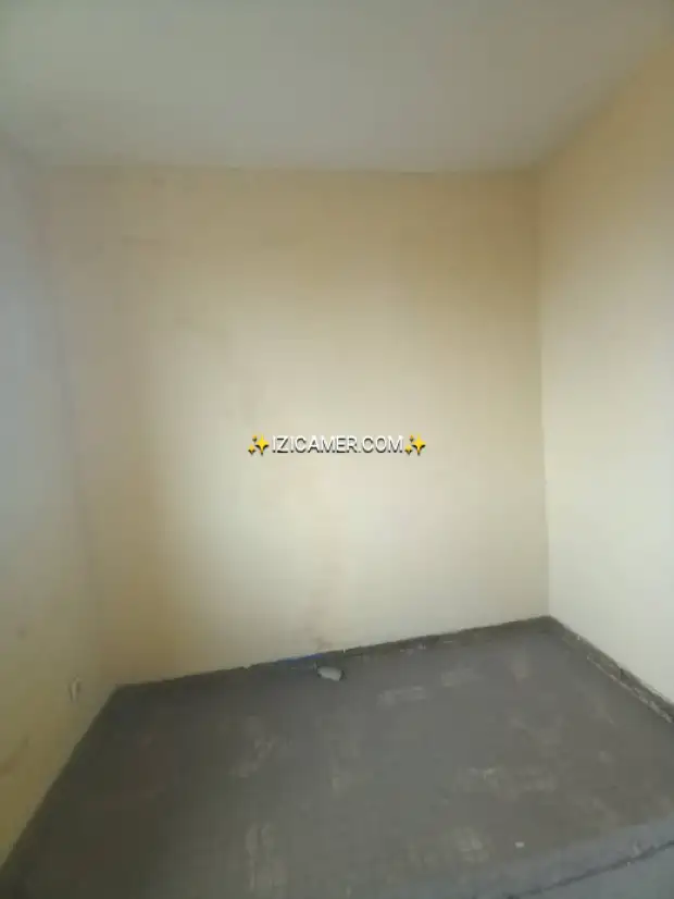 Bureau à louer à akwa modulé en deux pièces 60000f Tel 657811632 | IZICAMER