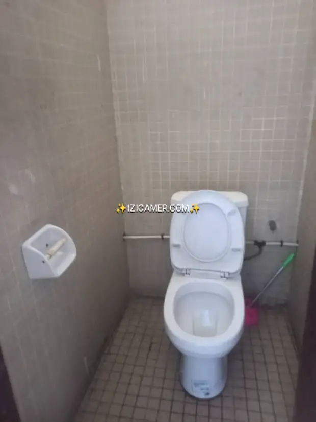 Bureau à louer à akwa modulé en deux pièces 60000f Tel 657811632 | IZICAMER
