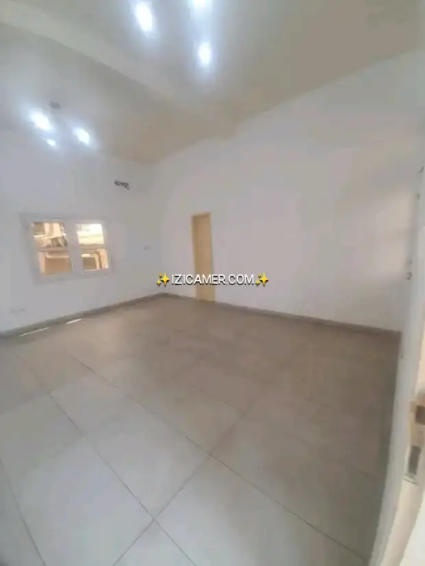 Open space haute standing a louer a akwa prix unique 225000 x 3mois seulement douche interne bien pr | IZICAMER