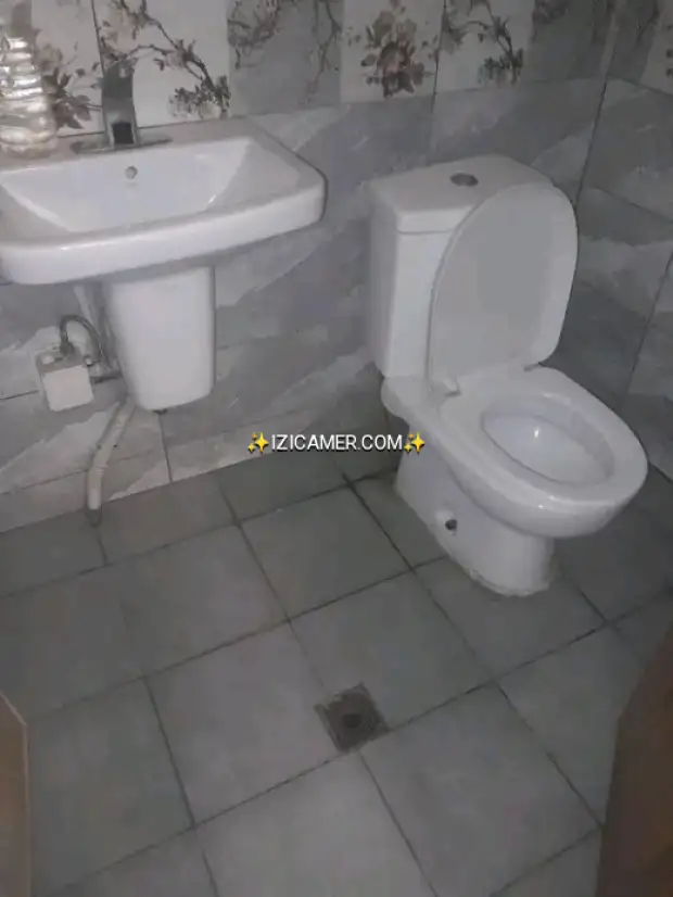 Open space haute standing a louer a akwa prix unique 225000 x 3mois seulement douche interne bien pr | IZICAMER