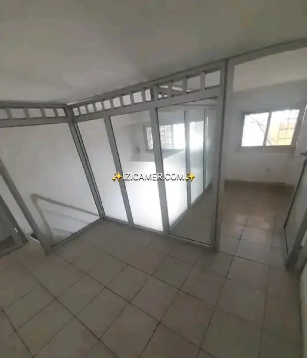 Local pour bureau à louer à deido bien situé 110000/mois 657811632 https://whatsapp.com/channel/0