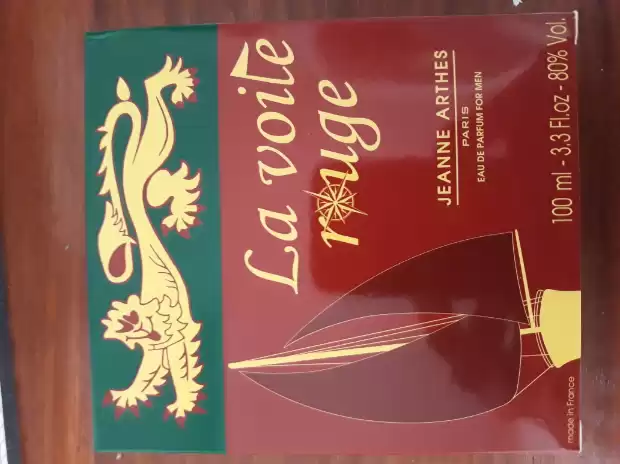 LA VOILE ROUGE de Jeanne Arthes