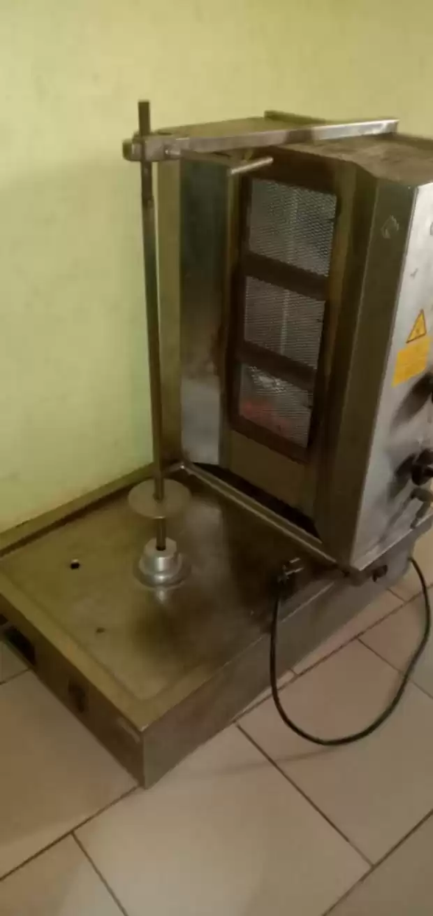 machine a shawarmar en tres bonne etat.