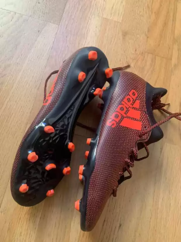 Godasse adidas