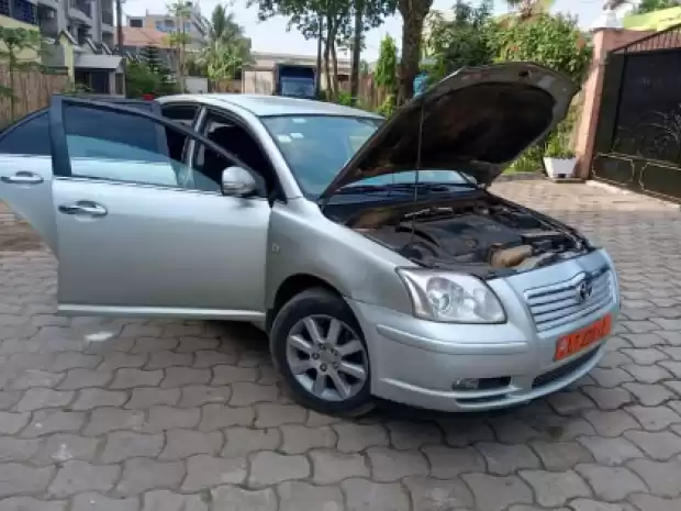 toyota avensis tête de cochon | IZICAMER