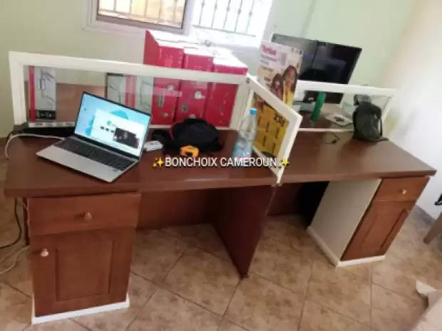 Bureau 4 places sans chaises