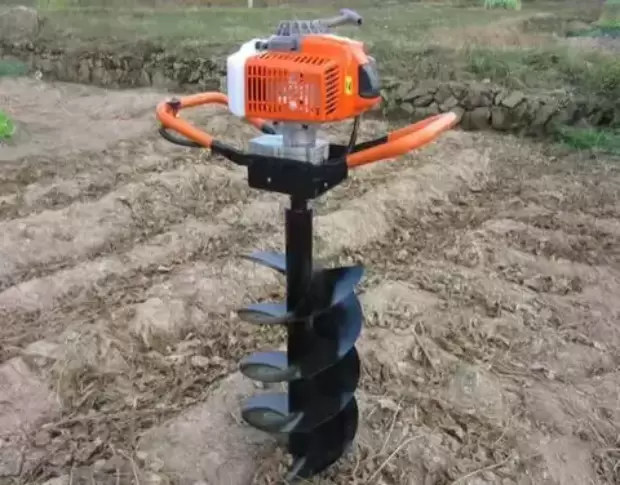 TARIÈRE MOTORISÉ POUR TROUAISON