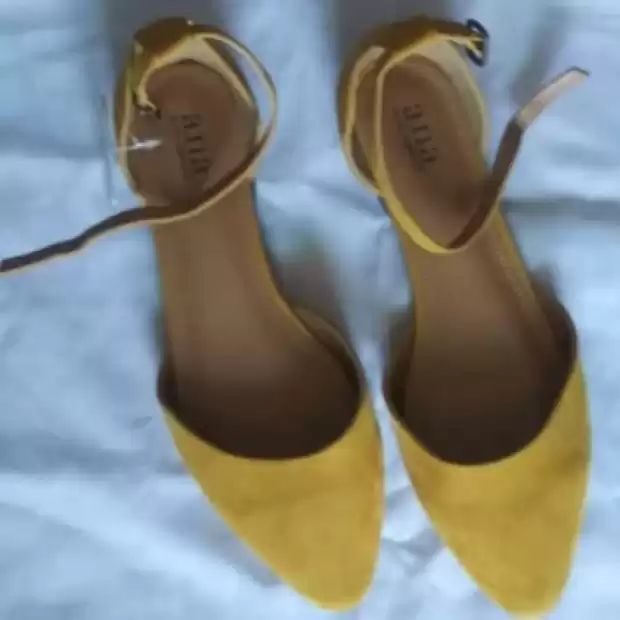Chaussures, vêtements, sacs, bijoux , rouge à  lèvre  pour femme. Marque Anna, fashion nova, oliv