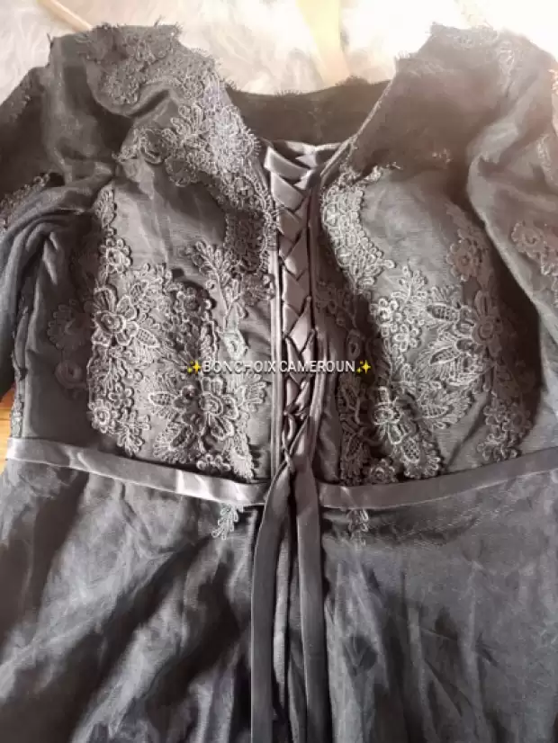 Robe en dentelle avec laçage | IZICAMER