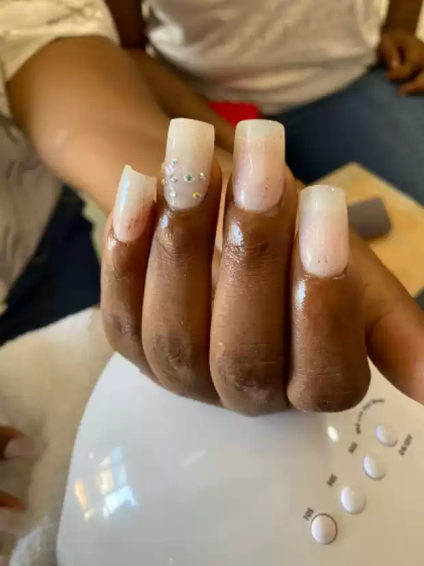 Pédicure , manucure, onglerie, soins de visage, massage | IZICAMER
