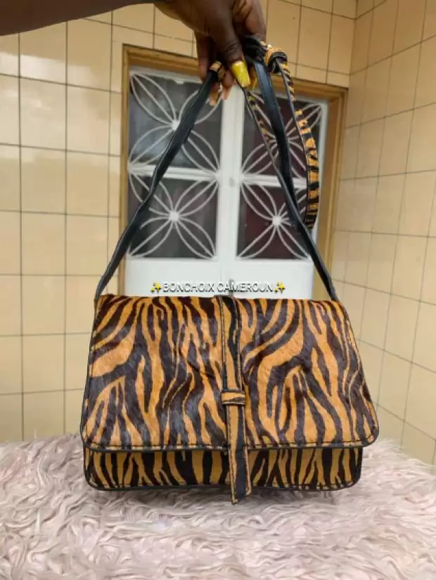 Chic crossbody