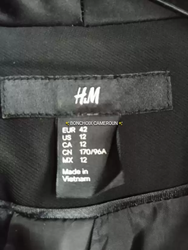 Chic cropped blazer H&M | IZICAMER