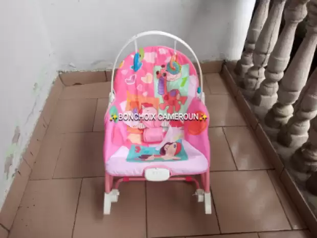 Transat chaise en parfait état qui vibre, chante