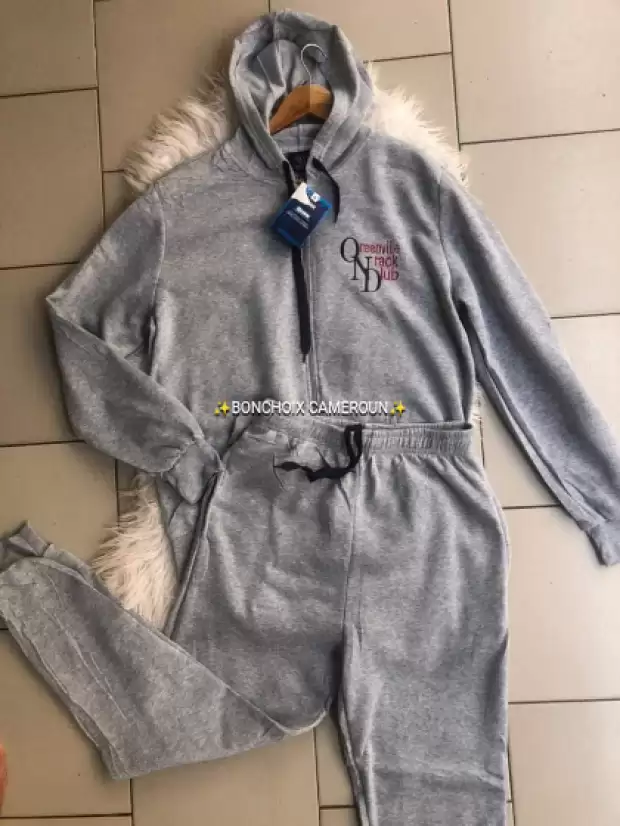 ensemble jogging