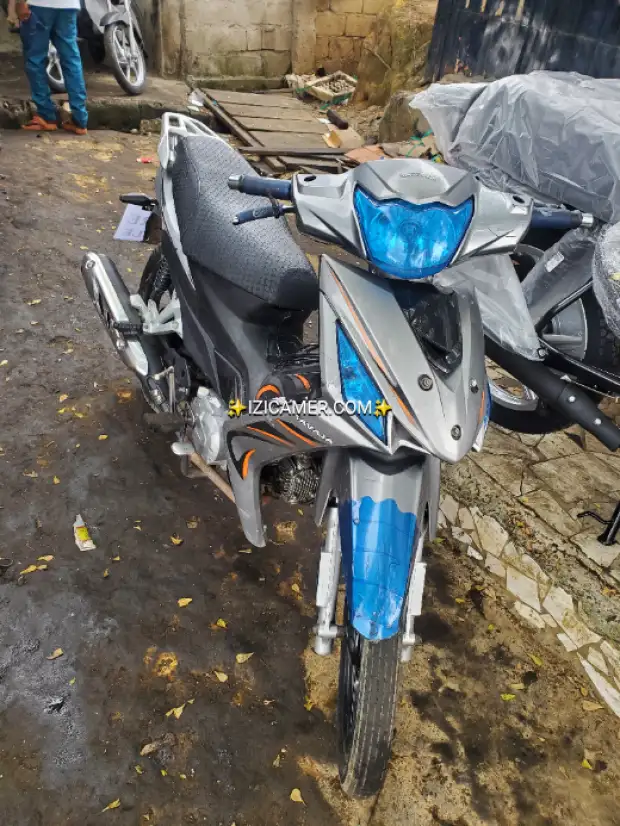 Moto dama marque *SAVAJA*