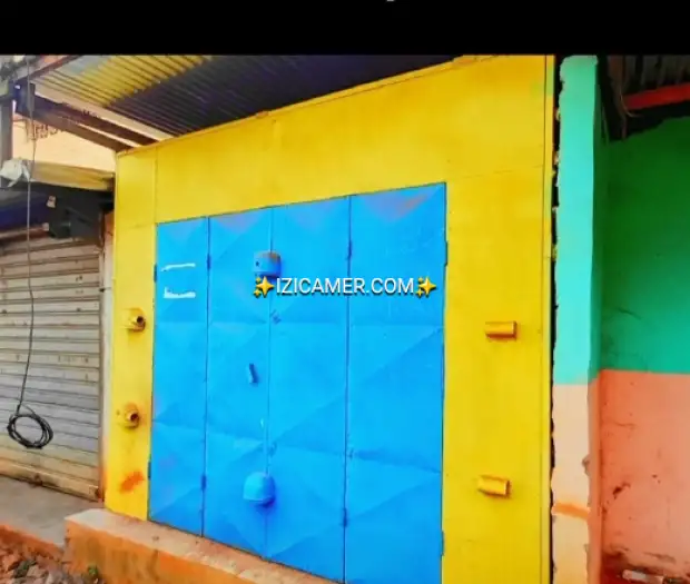 Kiosque métallique à usage commercial