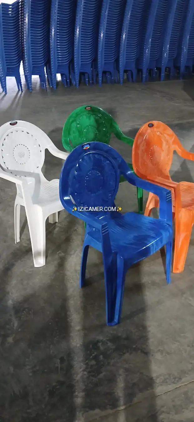 Chaises en Plastique Colorées | IZICAMER