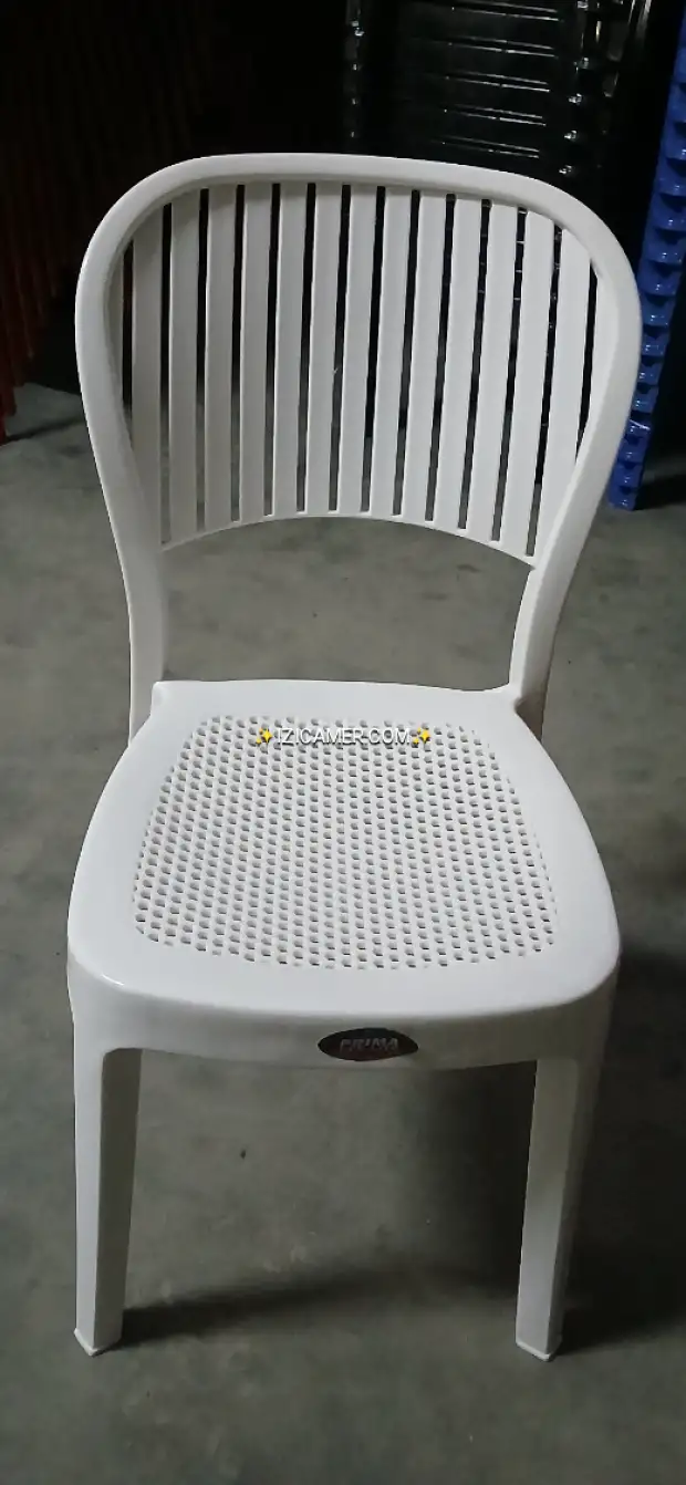 Chaise en Plastique – État Neuf | IZICAMER
