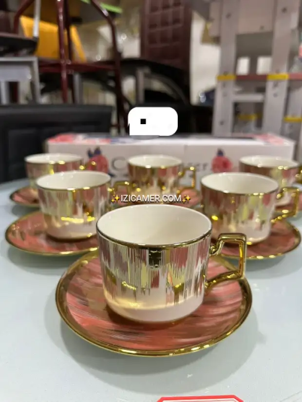 12 Pieces de 06 tasses et  06 sous tasses