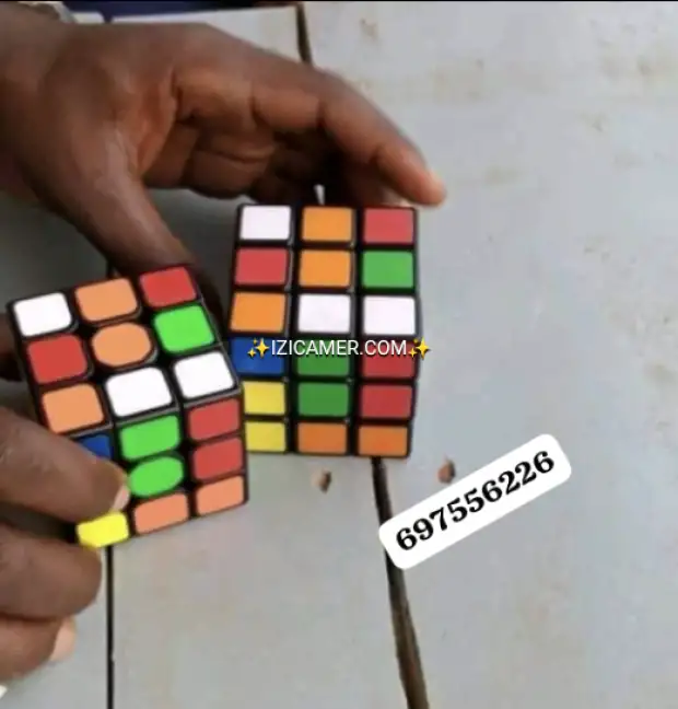 Rubik Cube -Bordure Noire